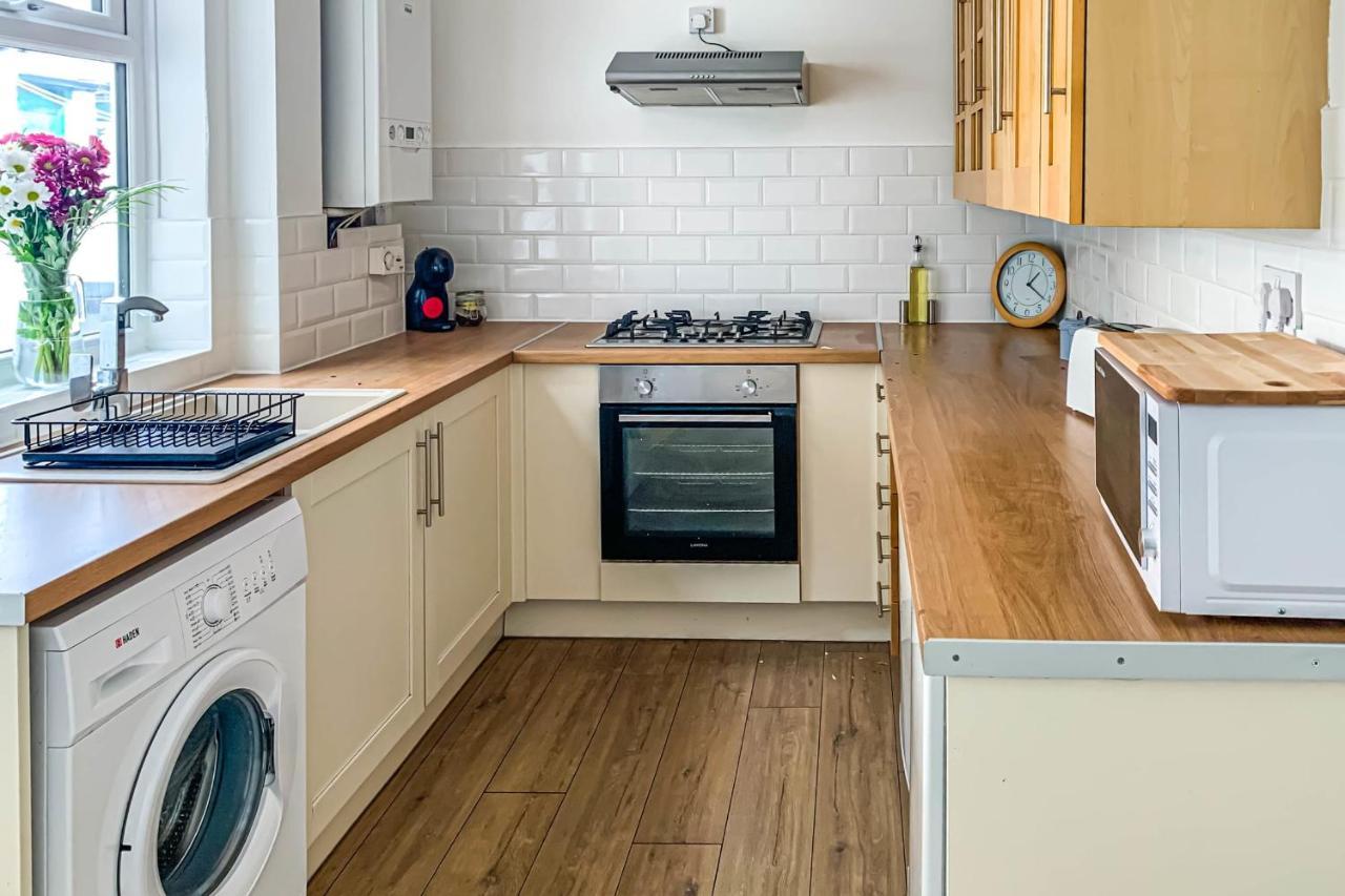 The Groves - Quaint Victorian Home - Free Parking Йорк Екстериор снимка